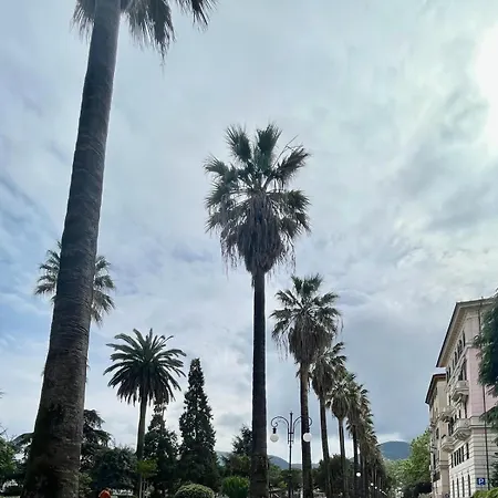 Breathe Liguria - Lucy: Historic Center Seaside Guest house La Spezia