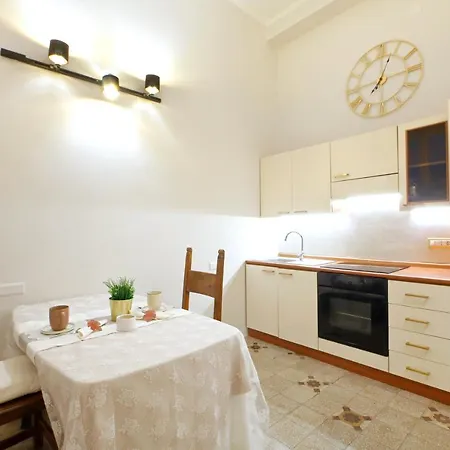 Breathe Liguria - Lucy 1 Bedroom And 1 In A Newly Renovated Nineteenth-century Building In The Historic Center Near The Sea