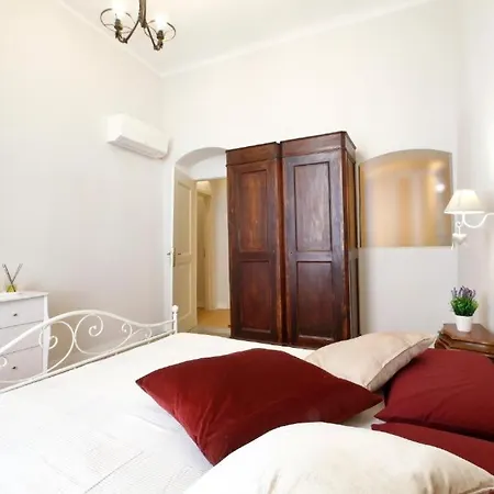Breathe Liguria - Lucy: Historic Center Seaside 3* La Spezia