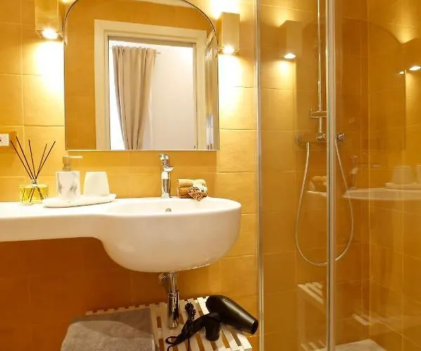 Breathe Liguria - Lucy: Historic Center Seaside Guest house 3*